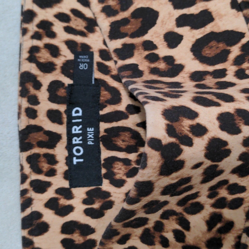 SOLD Torrid Leopard Print Pixie Ponte Pants sz 0 Leggings 12 / 14 - Picture 5 of 5